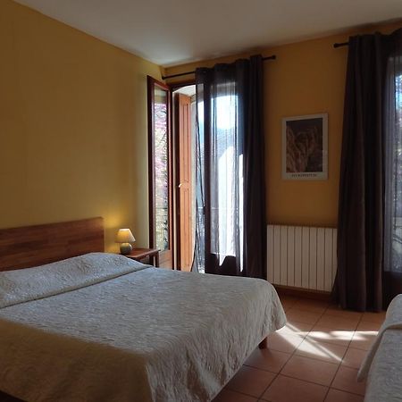 Les Santolines Otel Cucugnan Oda fotoğraf