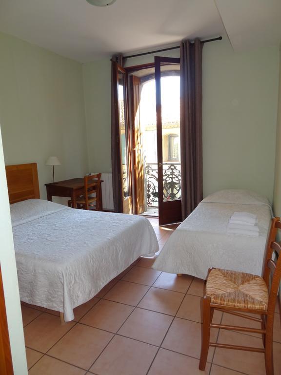 Les Santolines Otel Cucugnan Oda fotoğraf
