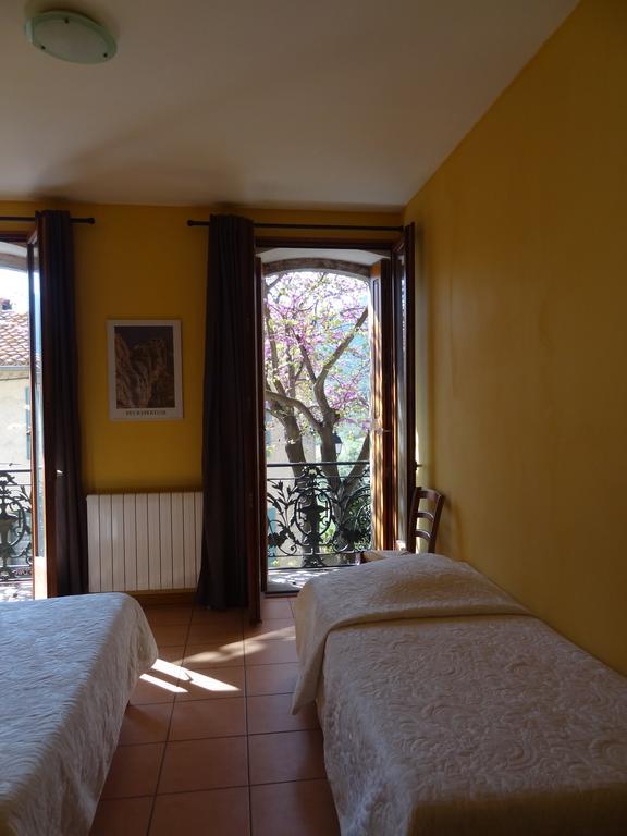 Les Santolines Otel Cucugnan Oda fotoğraf